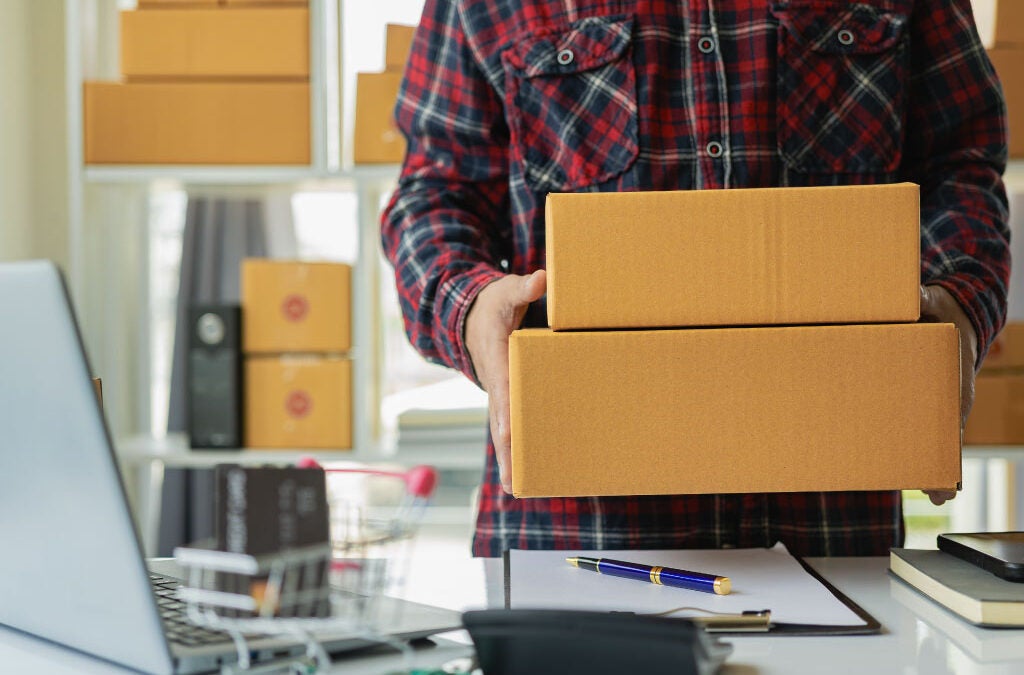 How online retailers keep return cost low